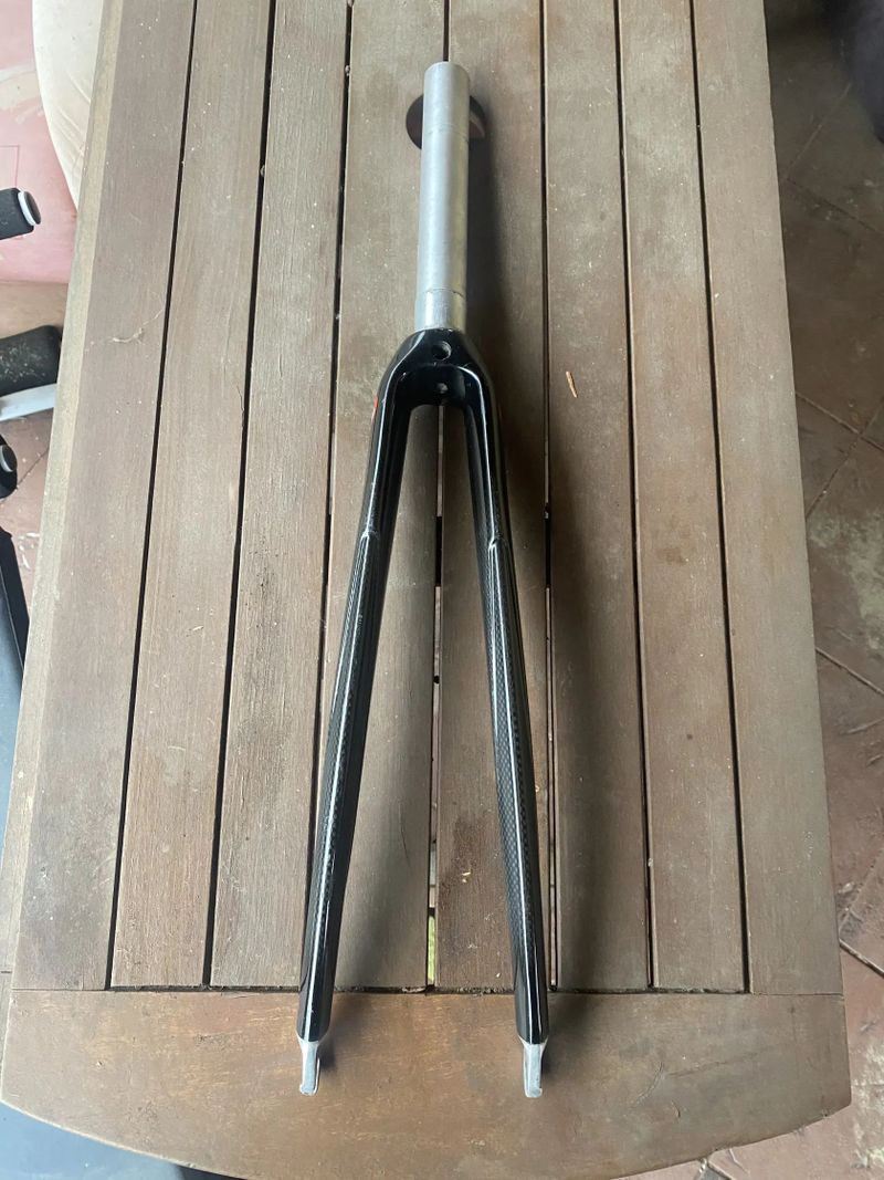 Columbus Tusk carbon 700c