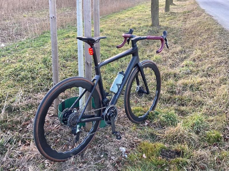 Prodám luxusní full karbon endurance silničku Rose Reveal 06 Sram Red AXS / SLEVA 100.000 Kč