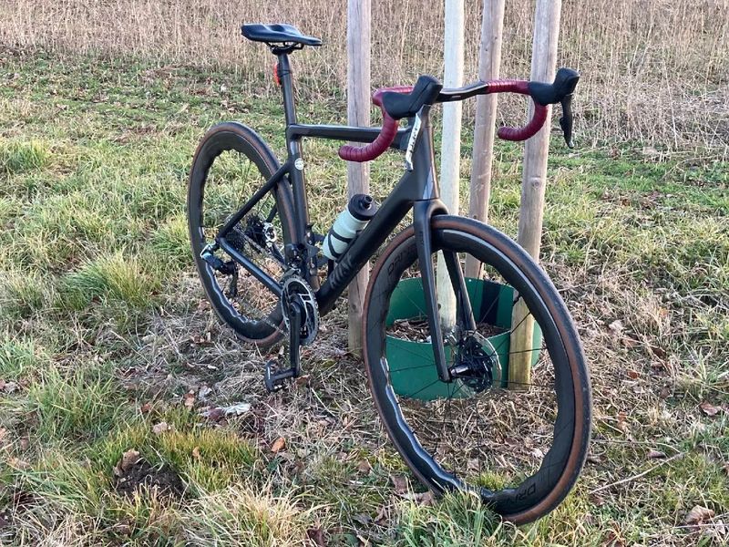 Prodám luxusní full karbon endurance silničku Rose Reveal 06 Sram Red AXS / SLEVA 100.000 Kč