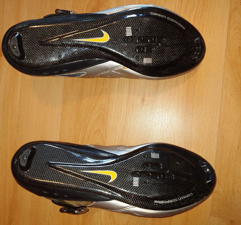 Tretry NIKE Carbon 49 | GIRO Atmos II Phantom vystelky