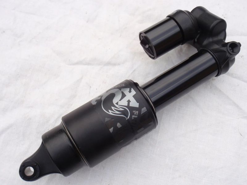 Nový tlumič Fox Float X2 Performance Trunnion 225x75mm