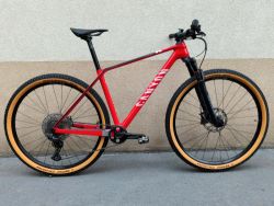 Canyon Exceed CF5 2022, vel M, carbon 29", TOP STAV