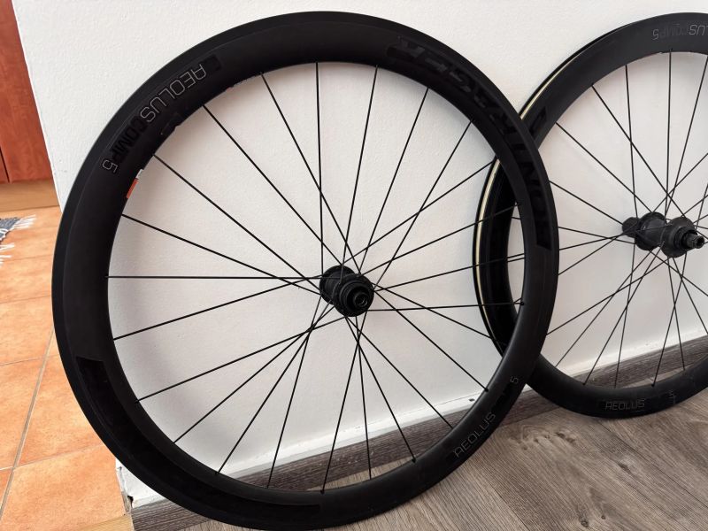 Bontrager Aeolus Comp 5 TLR - karbonová kola 50 mm (kombinace karbon + slitina)