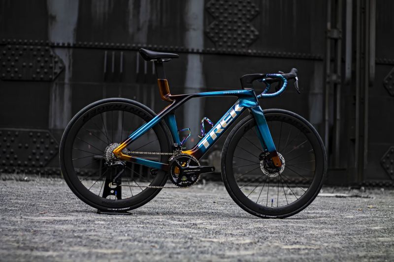 Trek Madone SLR 2024, Shimano Dura-Ace Di2 2x12, Bontrager