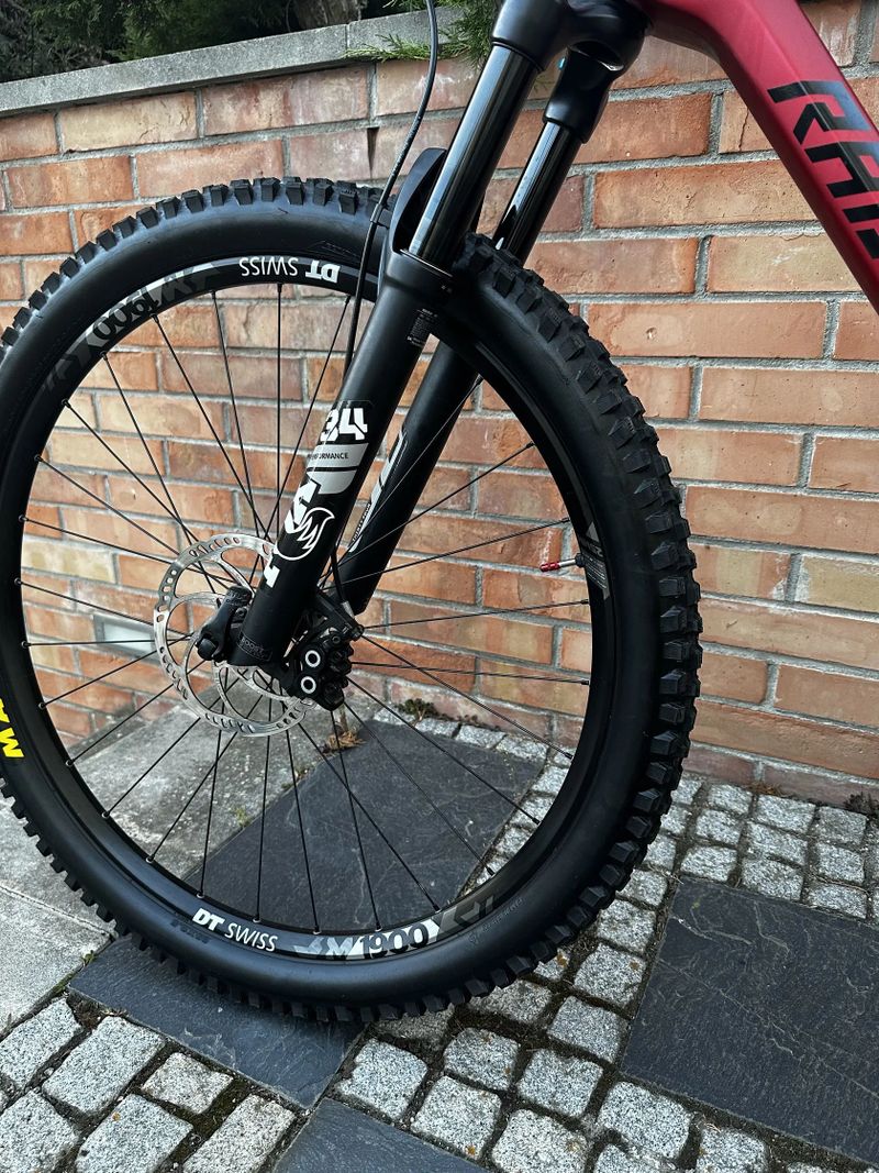 Radon Skeen trail CF 9