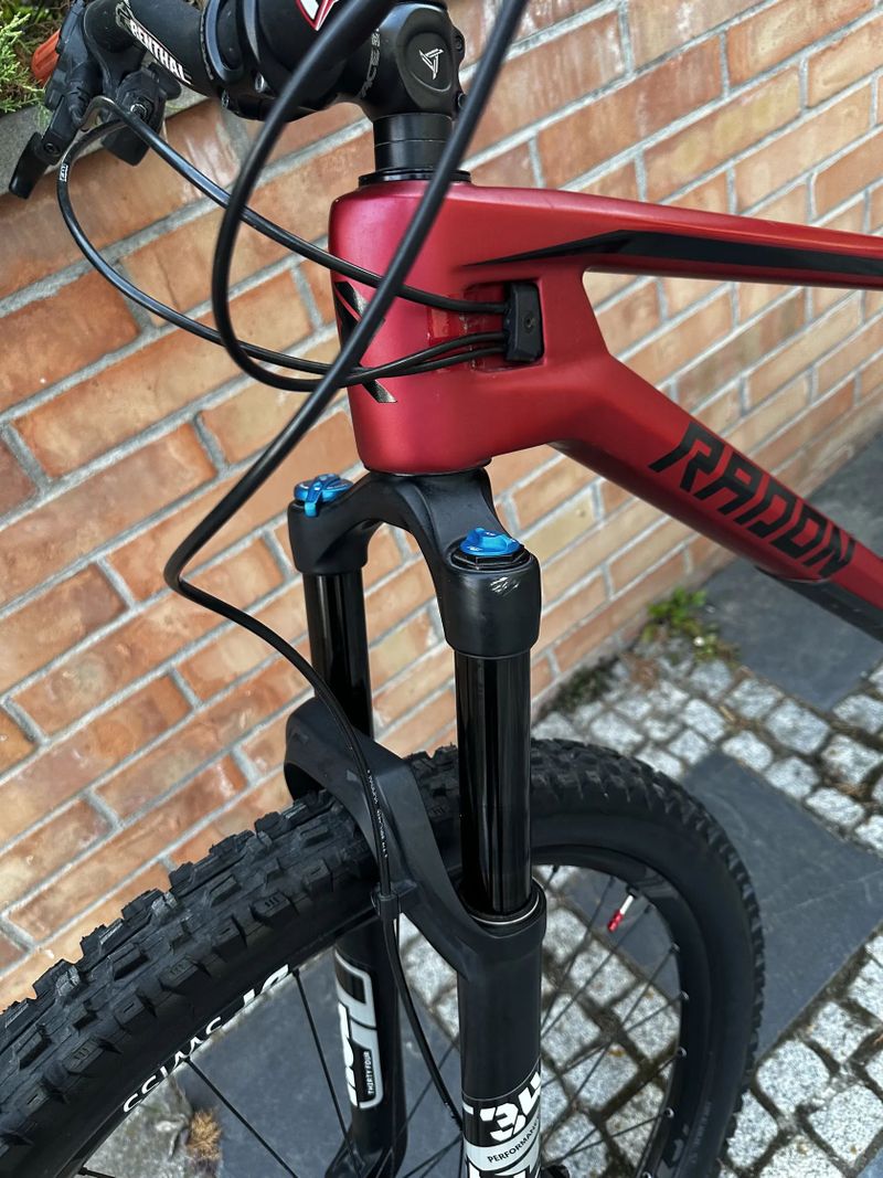 Radon Skeen trail CF 9