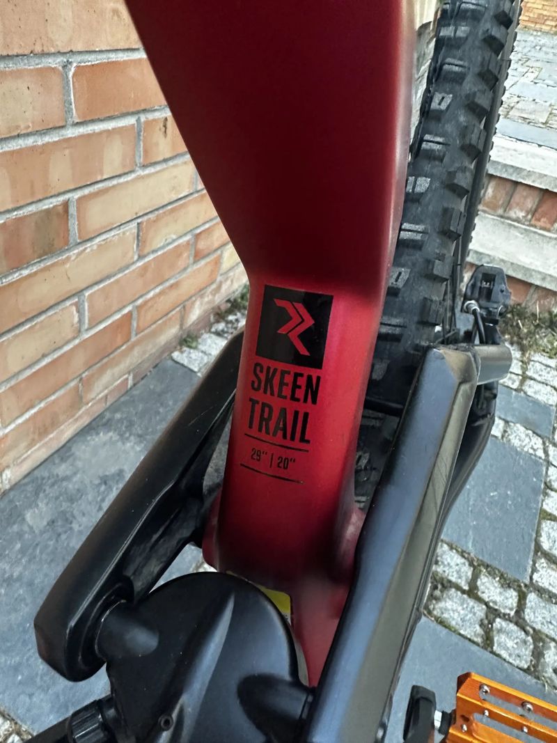 Radon Skeen trail CF 9