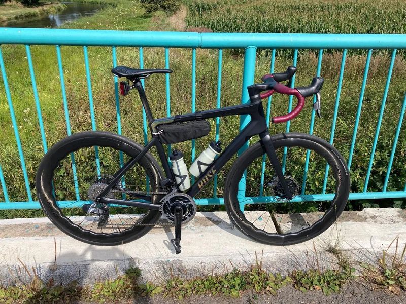 Prodám luxusní full karbon endurance silničku Rose Reveal 06 Sram Red AXS / SLEVA 110.000 Kč