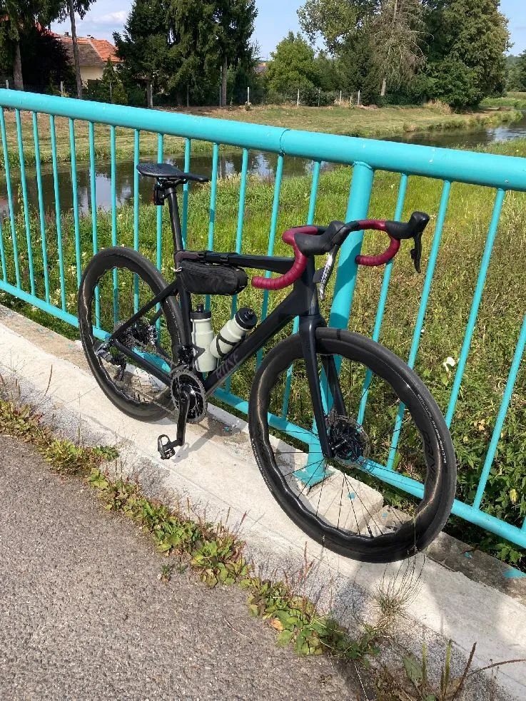 Prodám luxusní full karbon endurance silničku Rose Reveal 06 Sram Red AXS / SLEVA 110.000 Kč