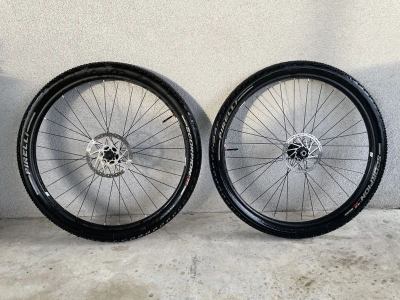 Zapletená kola Mondraker 29"