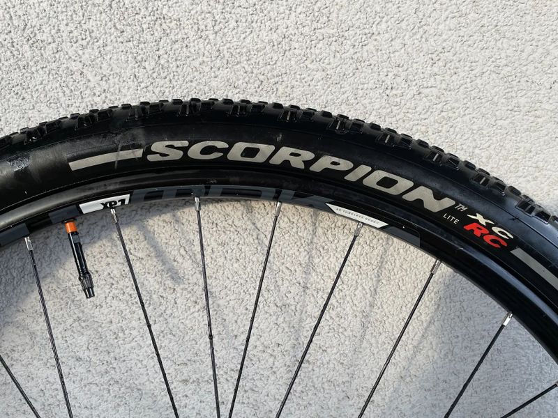 Zapletená kola Mondraker 29"