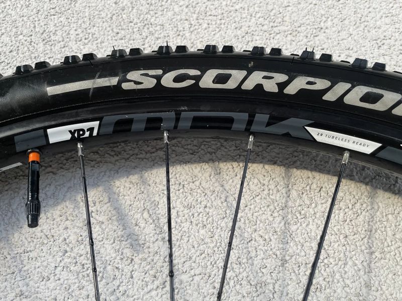 Zapletená kola Mondraker 29"