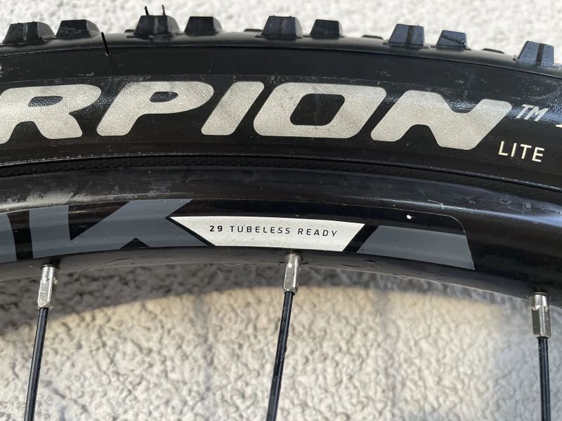 Zapletená kola Mondraker 29"