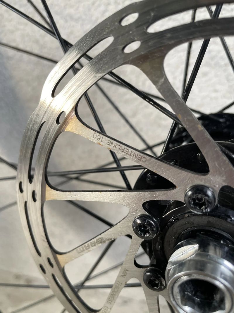 Zapletená kola Mondraker 29"