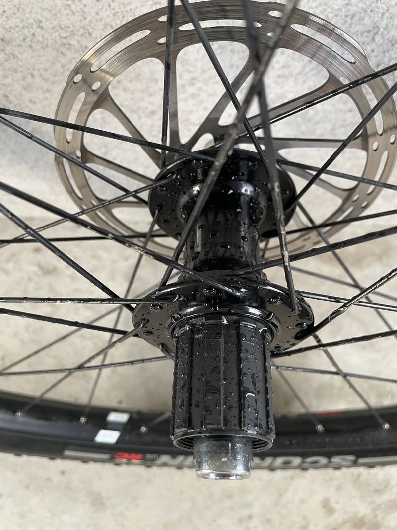 Zapletená kola Mondraker 29"