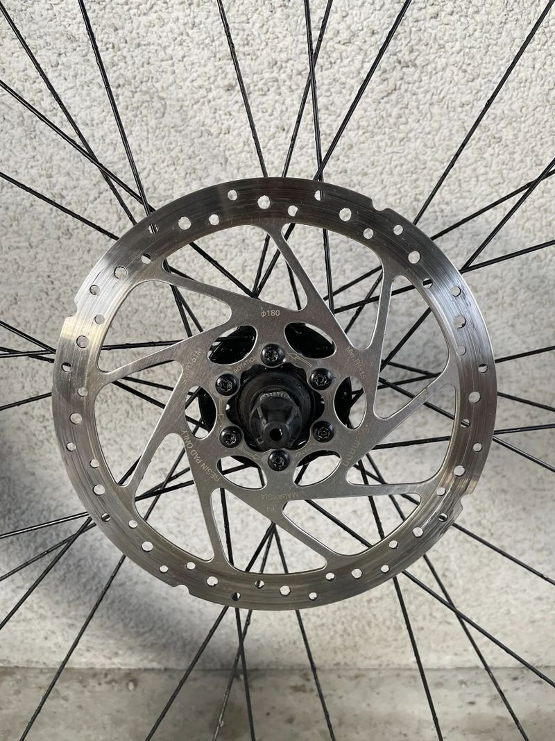 Zapletená kola Mondraker 29"