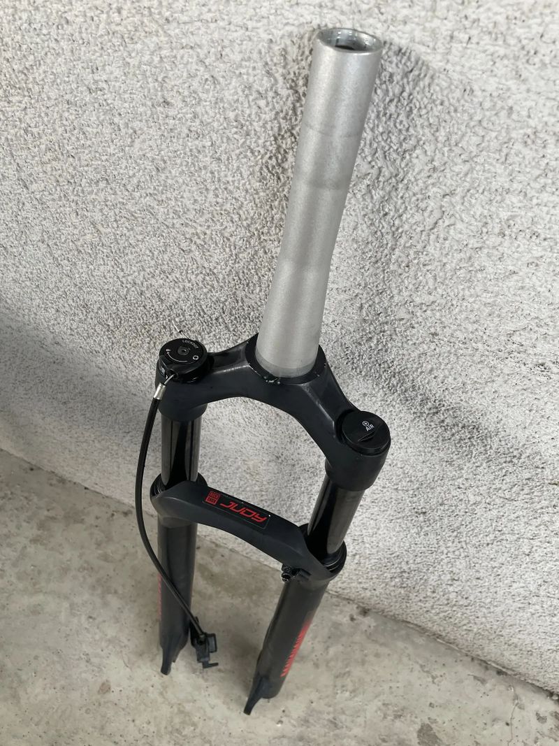 Odpružená vidlice Rock Shox Judy 29'