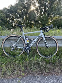 Focus Izalco Race