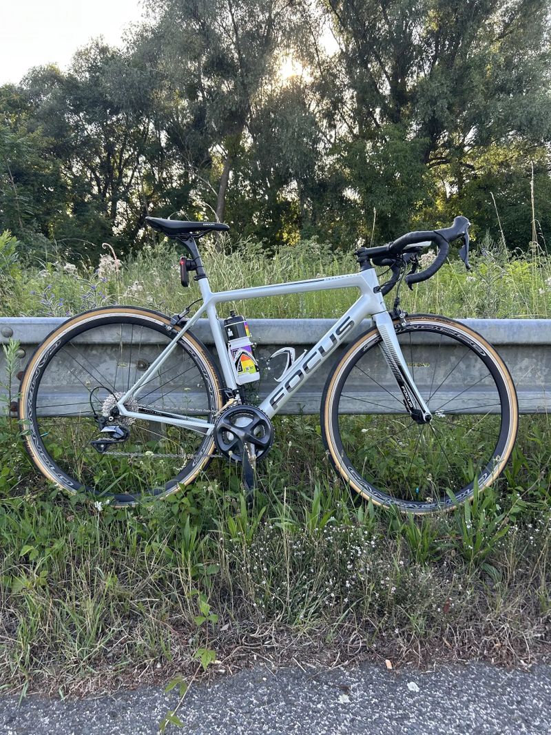 Focus Izalco Race