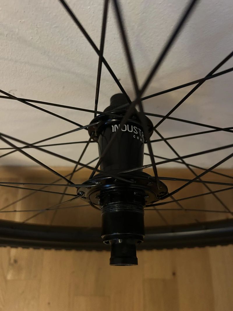 Karbonova gravel kola Ibis / Industry Nine