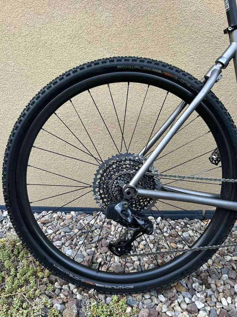 Karbonova gravel kola Ibis / Industry Nine