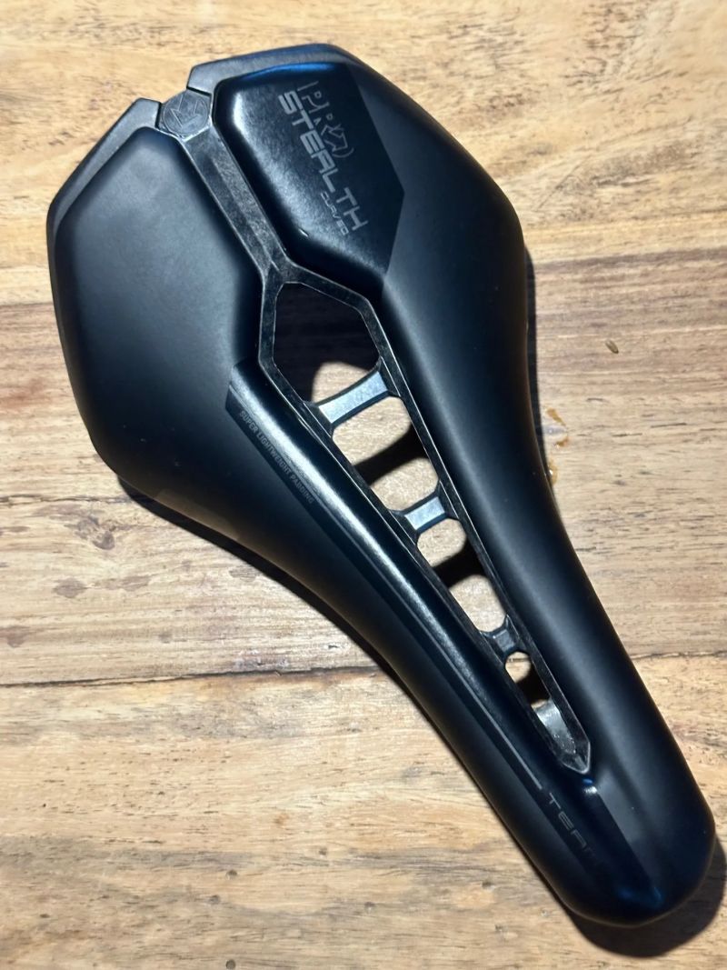 PRO Stealth Curved Team, 142 mm, karbonové ližiny