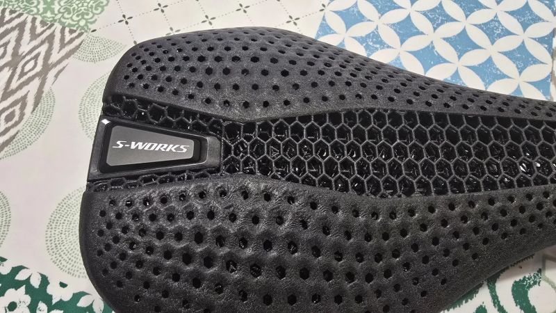 Nove sedlo S-Works power evo mirror black