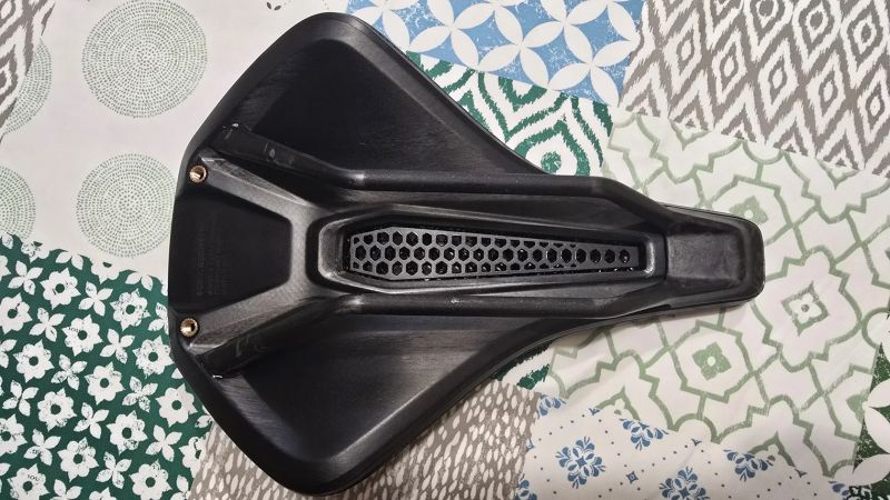 Nove sedlo S-Works power evo mirror black