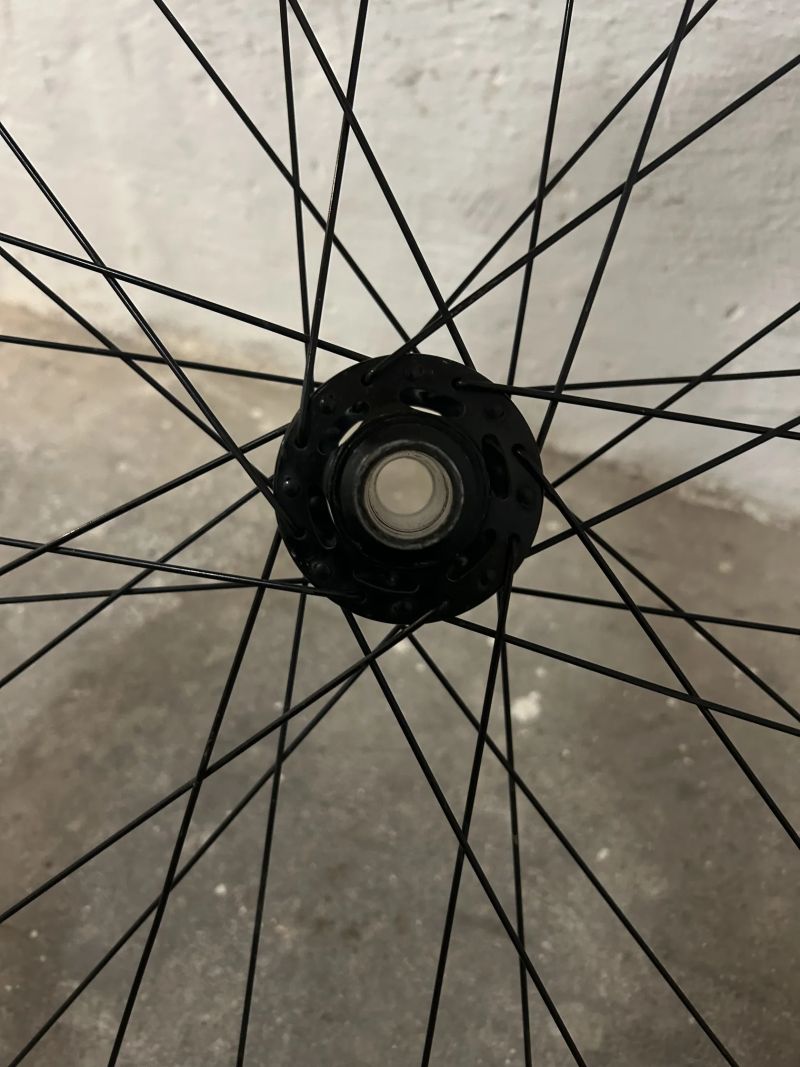 Prodám Přední kolo Novatec Demon 27.5