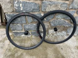 DT Swiss R470 - kotoučová, tubeless ready