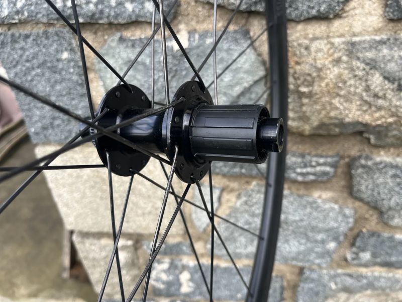 DT Swiss R470 - kotoučová, tubeless ready