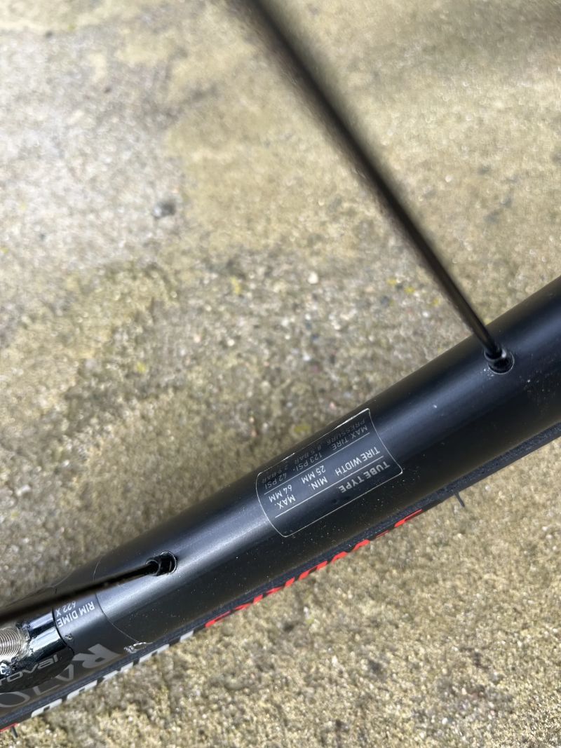 DT Swiss R470 - kotoučová, tubeless ready