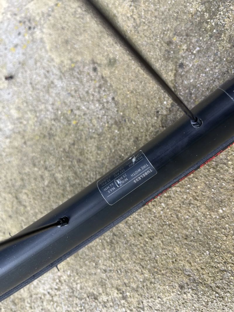 DT Swiss R470 - kotoučová, tubeless ready