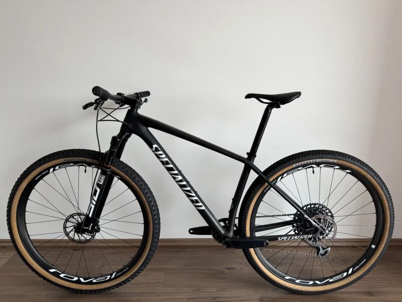 Specialized Epic Hardtail Expert 2022 (karbonová kola Roval, SID brain)