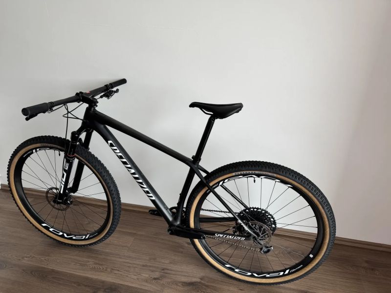 Specialized Epic Hardtail Expert 2022 (karbonová kola Roval, SID brain)