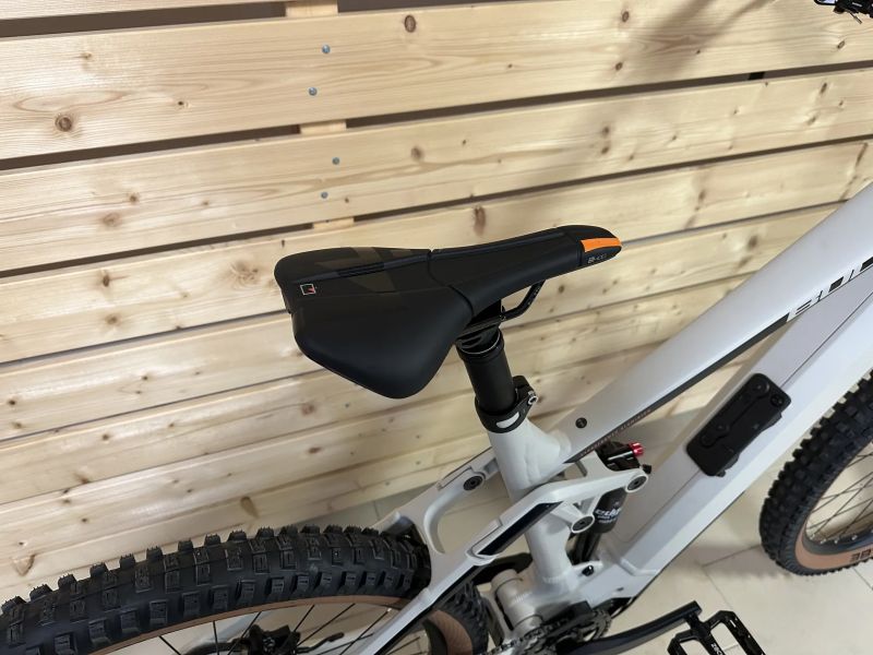 Elektrokolo BULLS SONIC EVO AM1 750Wh GREY NOVÉ