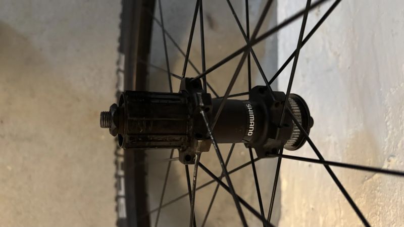 Zadni kolo SHIMANO 5x135 RU