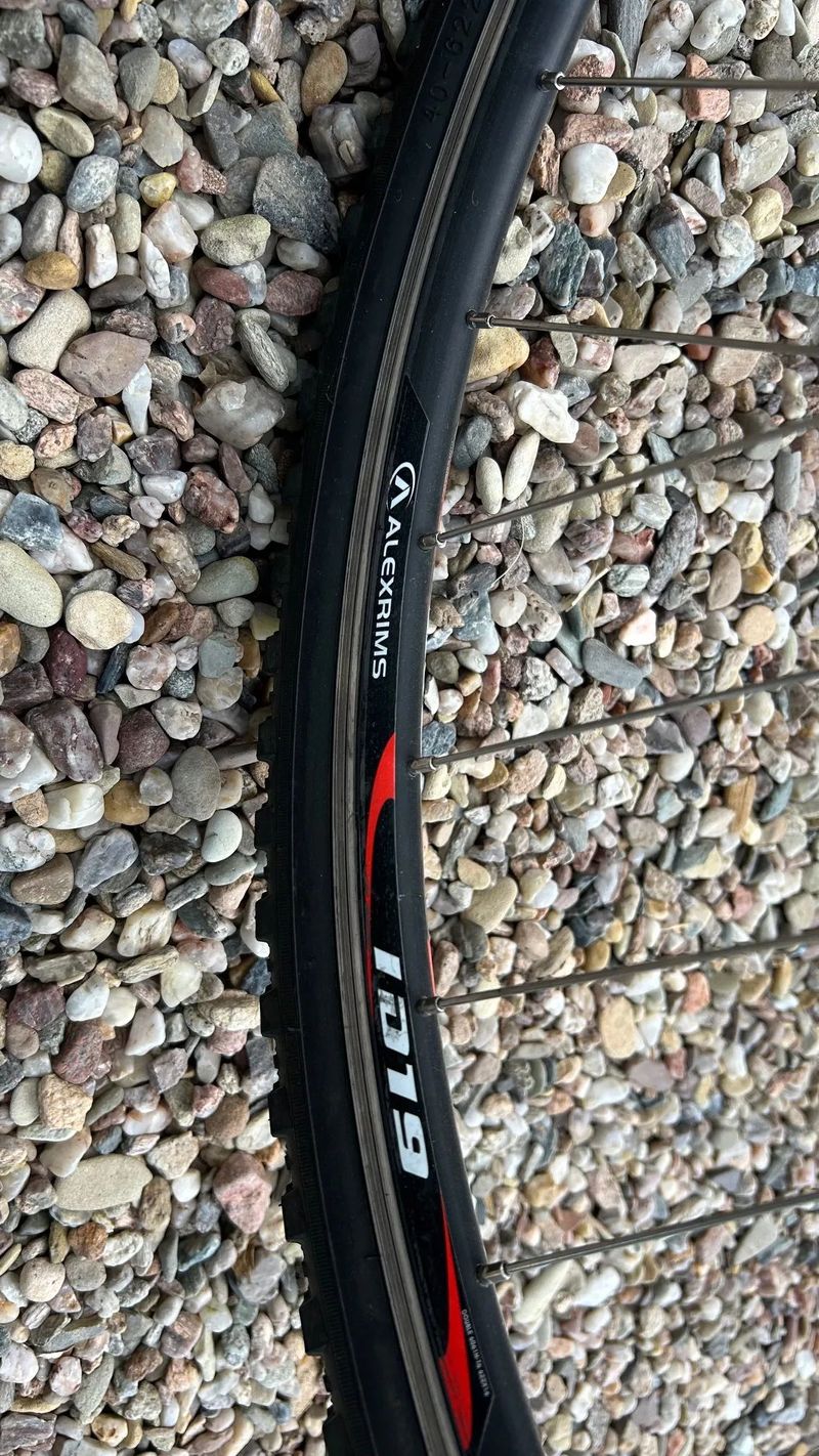 CROSSOVÉ kolo FUJI NEVADA - 2ks