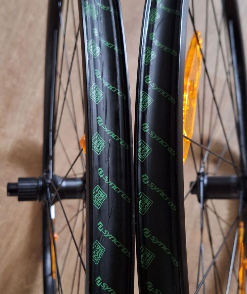 Syncros RP 2.0 Disc + Schwalbe G-One Bite TLE
