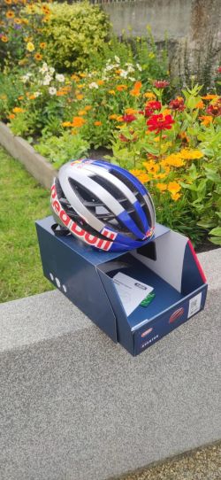 Abus Aventor v RedBull designu