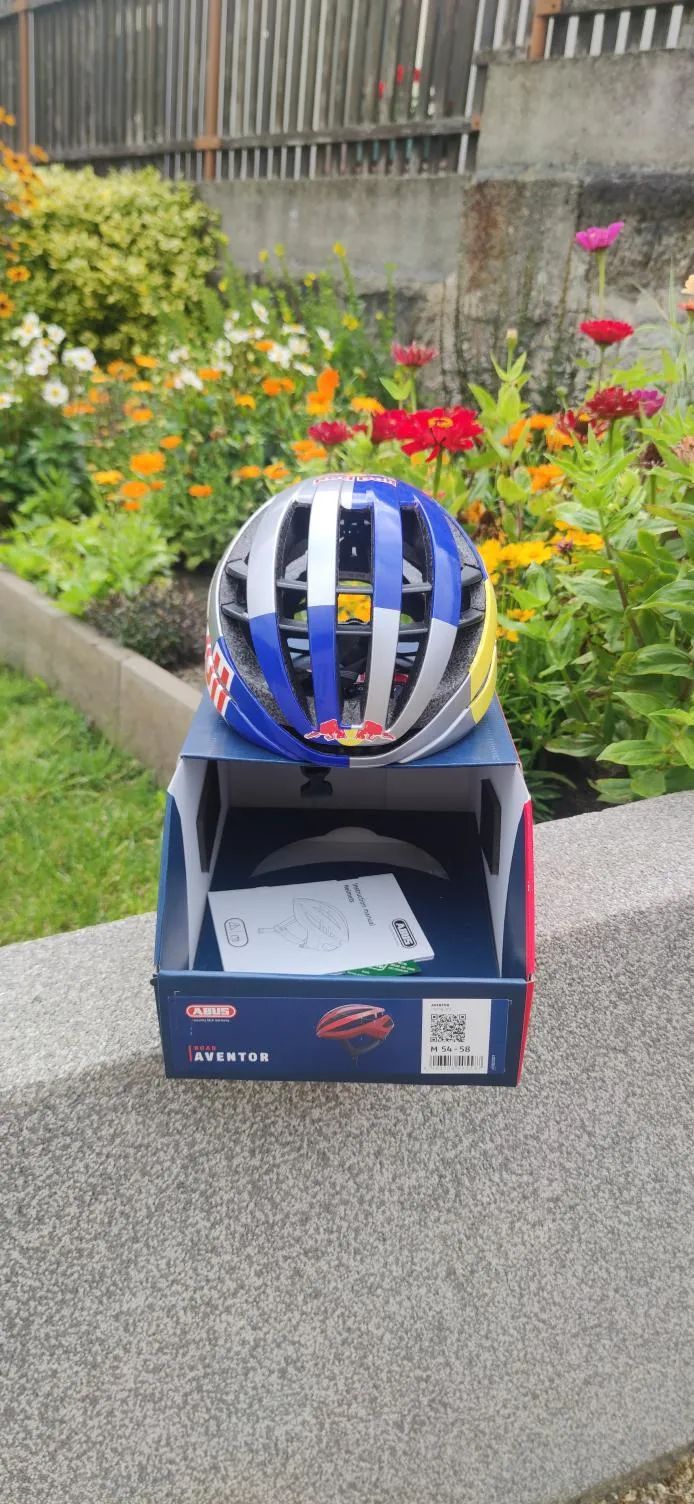 Abus Aventor v RedBull designu