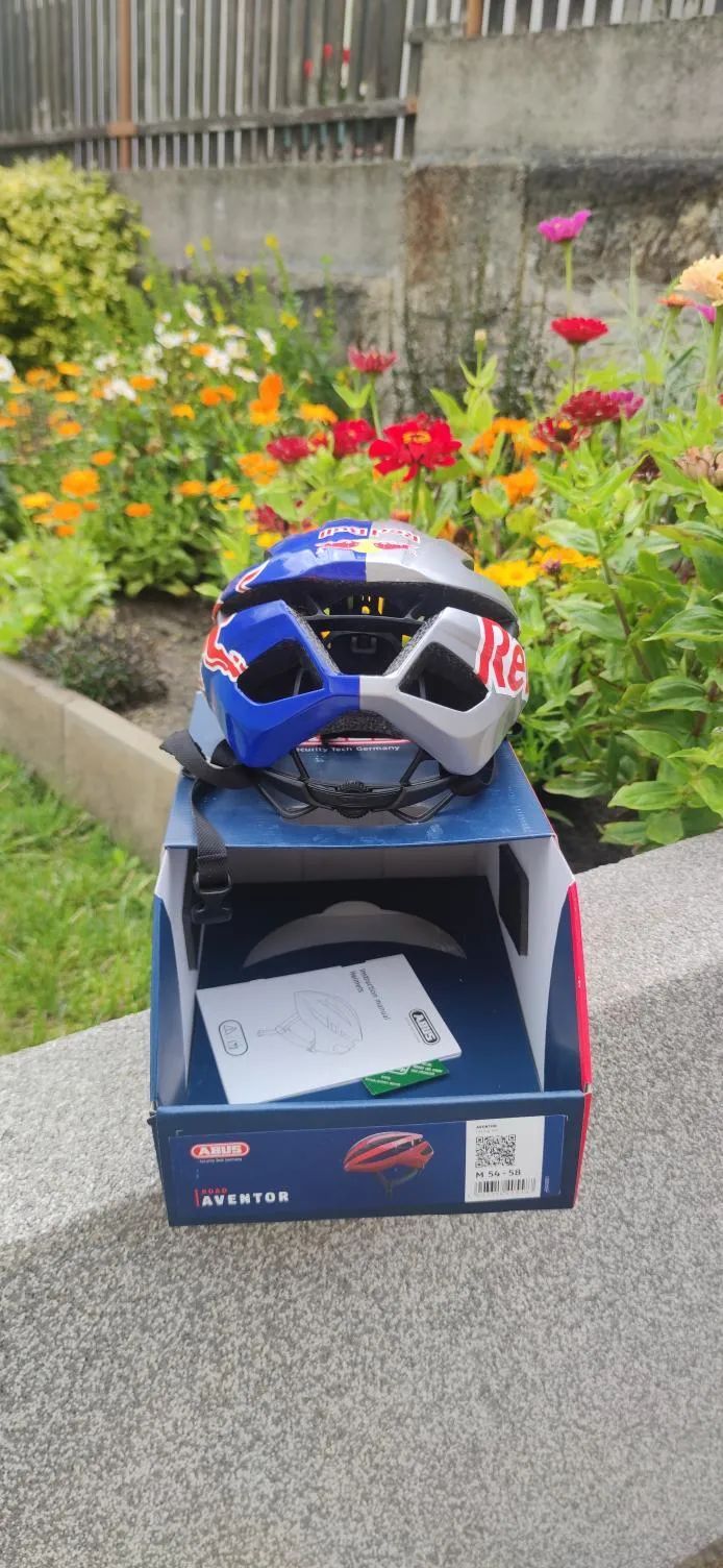 Abus Aventor v RedBull designu