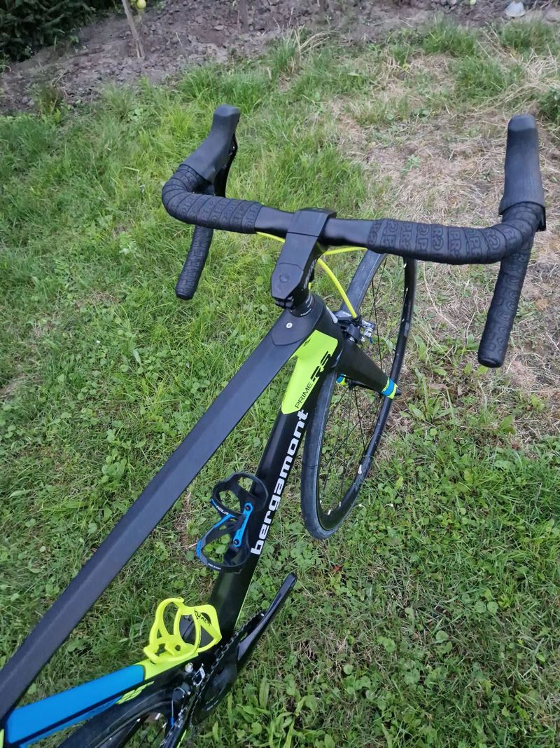 Bergamont Prime RS – zánovní karbonové aero kolo, vel. 55