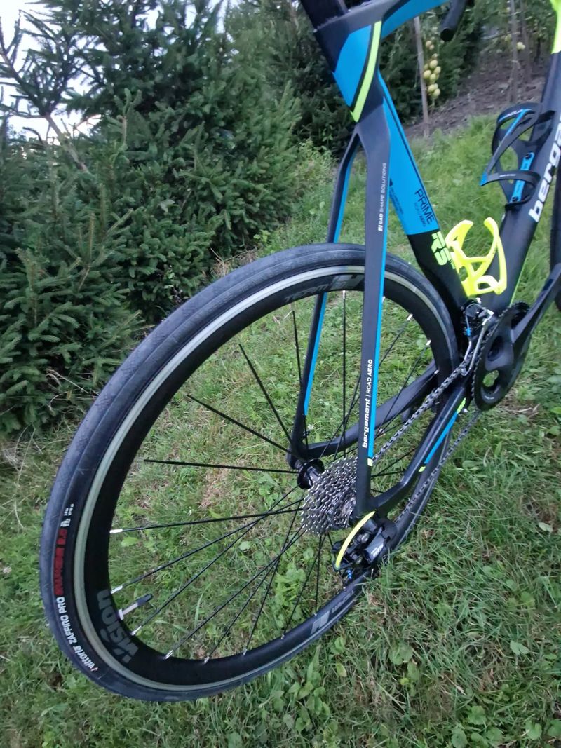 Bergamont Prime RS – zánovní karbonové aero kolo, vel. 55