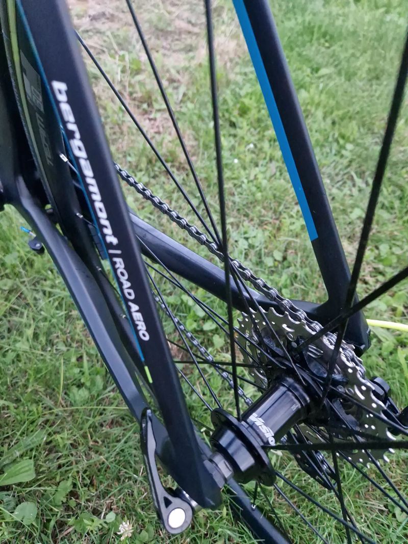 Bergamont Prime RS – zánovní karbonové aero kolo, vel. 55