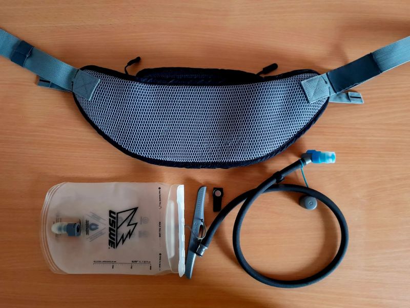 Ledvinka s pitným vakem USWE Zulo 2 - carbon black