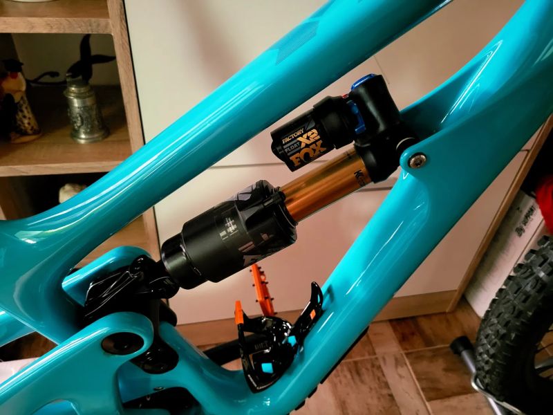 Nový Yeti Sb150 Turq Carbon L 29" + Fox 38 Factory Kashima Grip X2 Orange 2025