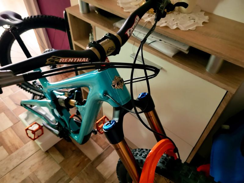 Nový Yeti Sb150 Turq Carbon L 29" + Fox 38 Factory Kashima Grip X2 Orange 2025
