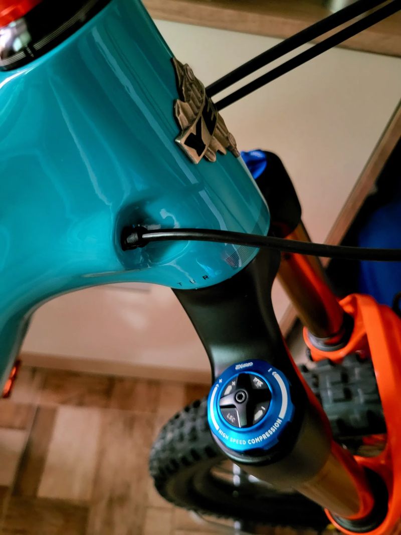 Nový Yeti Sb150 Turq Carbon L 29" + Fox 38 Factory Kashima Grip X2 Orange 2025