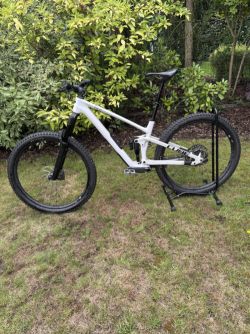 Cube stereo one55 race